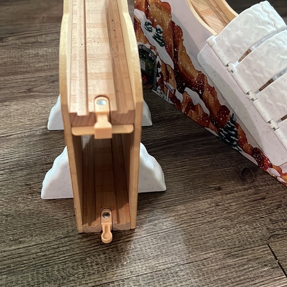 Thomas Wooden Railway Pieces - Picture 2 of 8